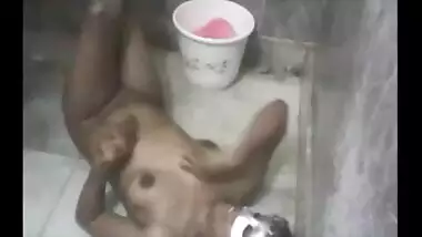 Indian shower porn videos recorded in a desi hotel