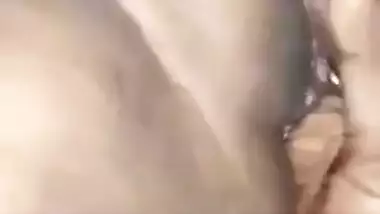 Horny Desi XXX bitch gets her pussy fingered by her neighbour MMS