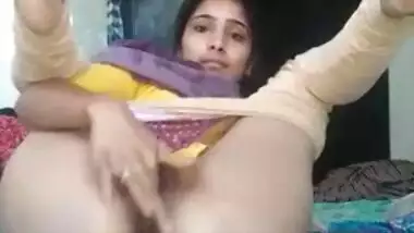 Cute Indian Girl Fingering New MMS