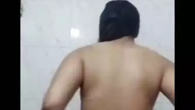 Talll Bengali girl nude bath video making viral xxx