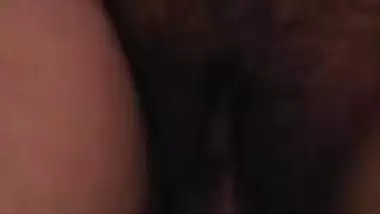 Hairy Desi pussy of hot chick swallows hubby's XXX dong in MMS movie