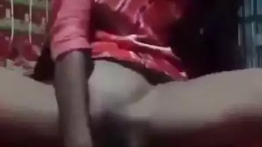 Tamil porn of an 18-year-old girl fucking with a bottle