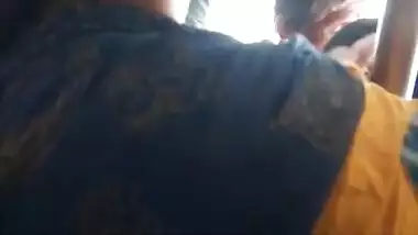 Tamil married chudi aunty hot view in bus