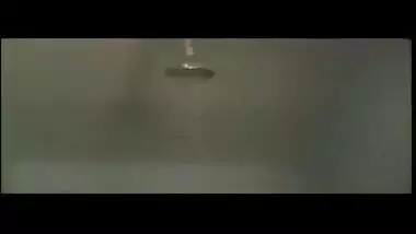 Desi girl exposed her slim figure on Bollywood Masala