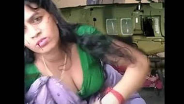 Hot bhabhi cleavage show best adult free image